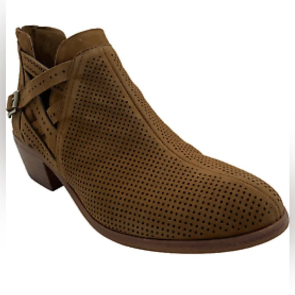 Vince Camuto Pranika Perforated Ankle Boot NWOB Size 6 - Picture 1 of 15